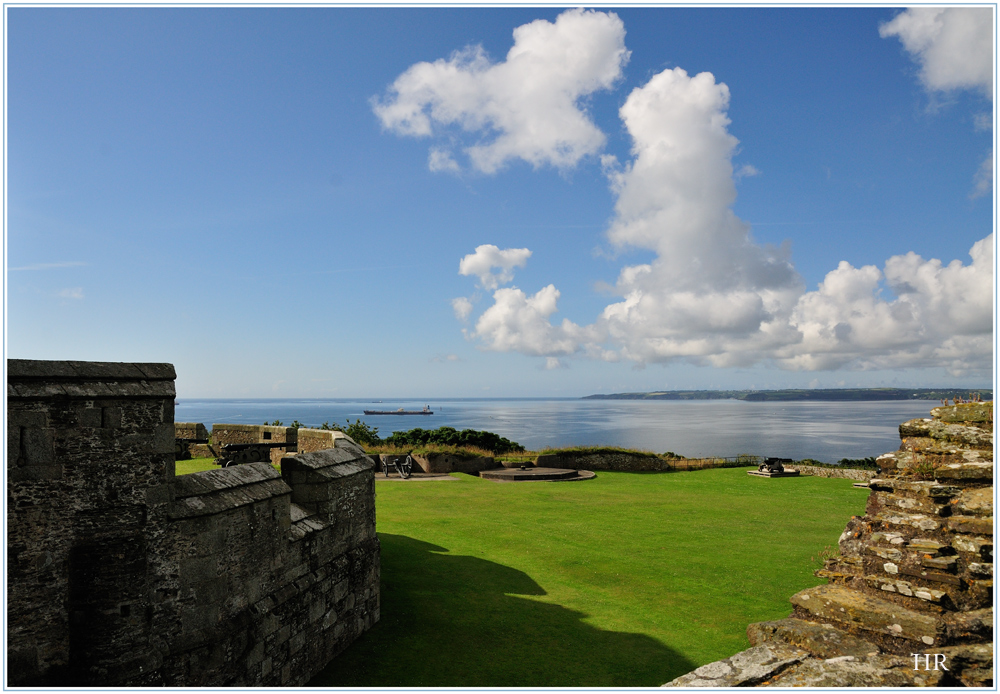 Blick vom Pendennis Castle / Südengland / Cornwall auf die Weiten des Meeres.