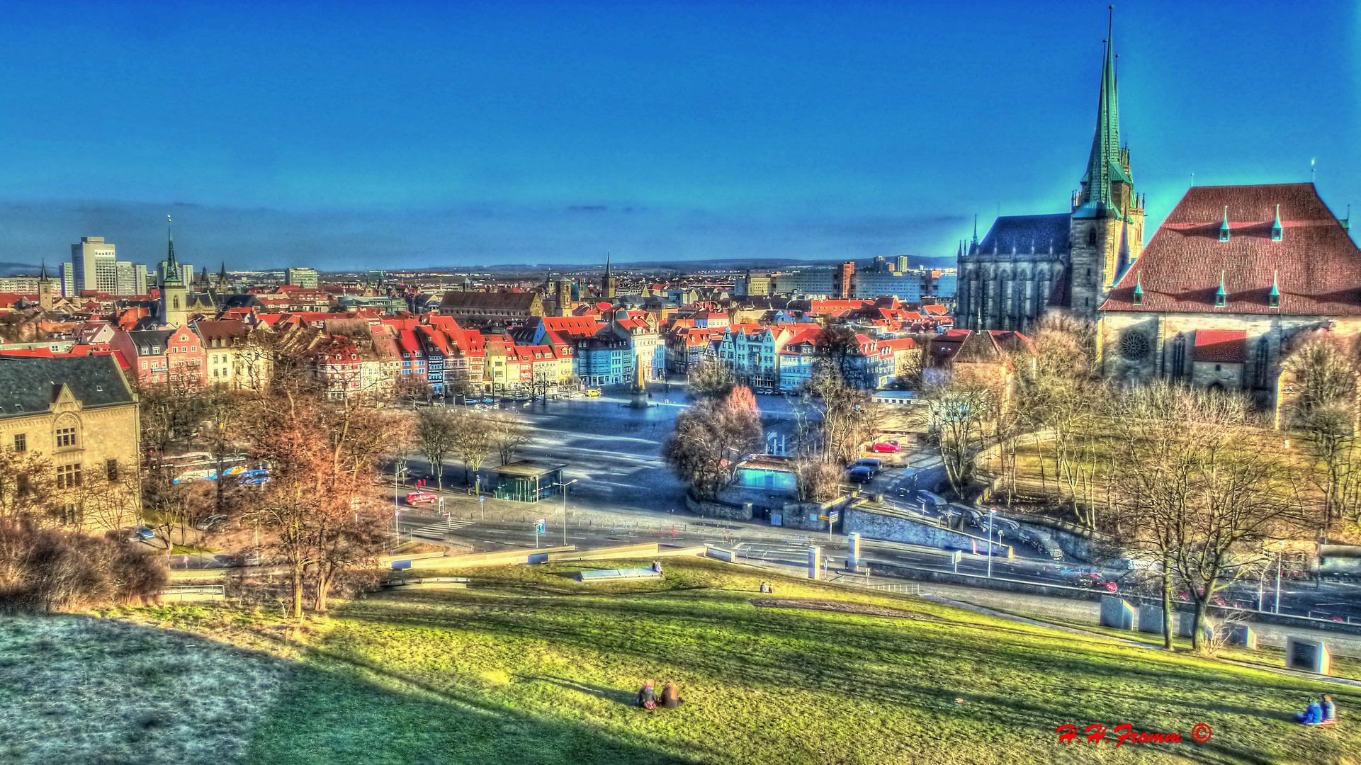 Blick vom Petersberg - Festung in Erfurt auf dem Domplatz in HDR