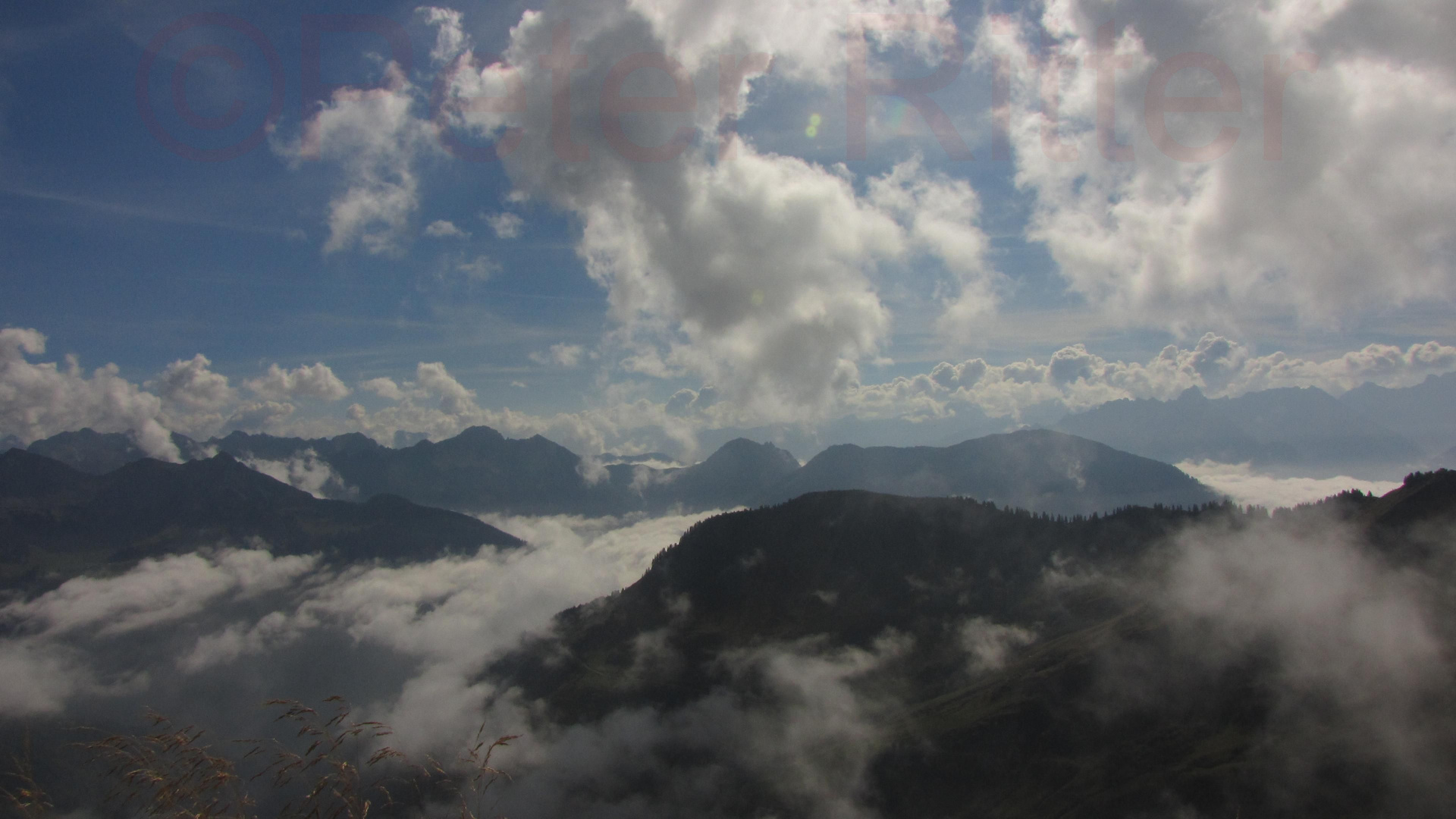 Blick vom Pfrondhorn (1949 m)