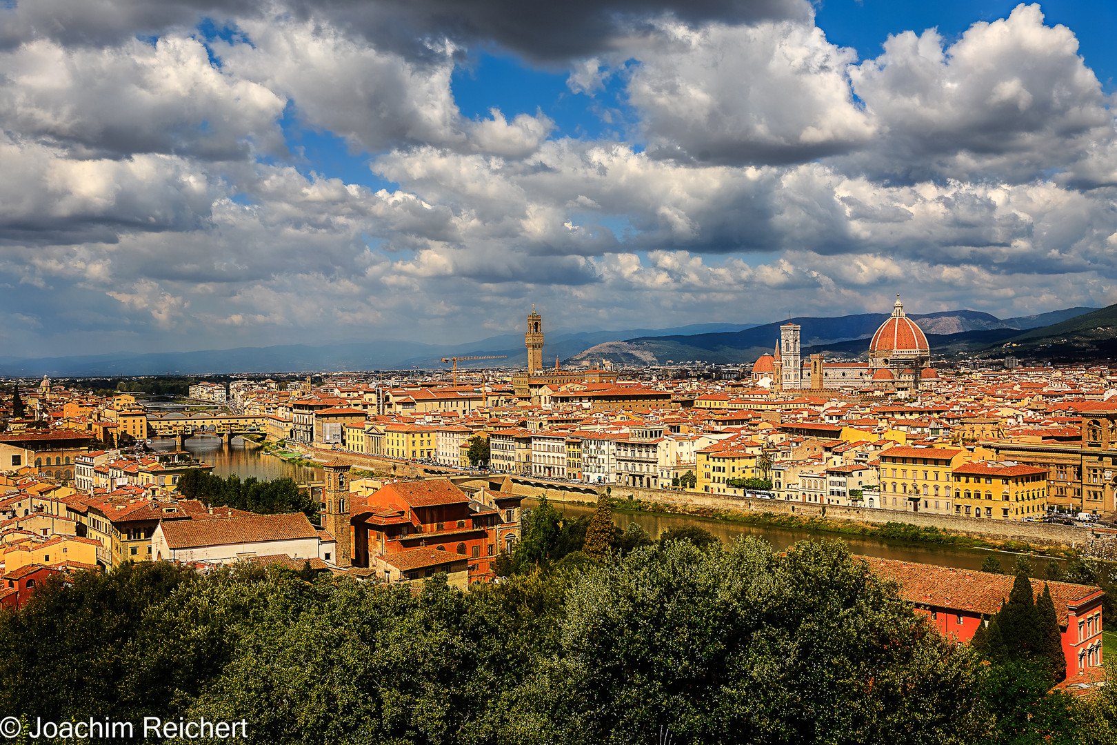 Blick vom Piazzale Michelangelo über den Arno auf Florenz