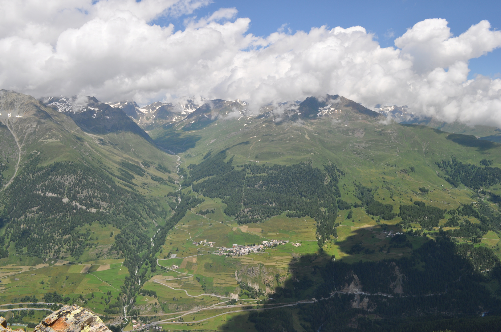 Blick vom Piz Giarsinom nach Guarda