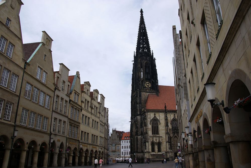 Blick vom Prinzipalmarkt zur Lambertikirche in Münster