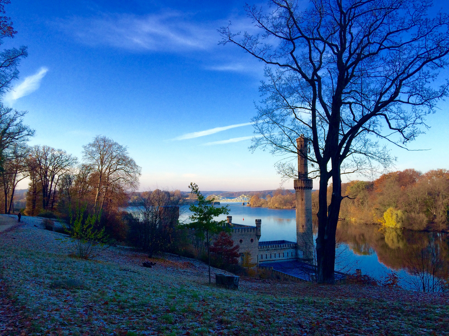 Blick vom Pumpenhaus zur Glienicker Brücke