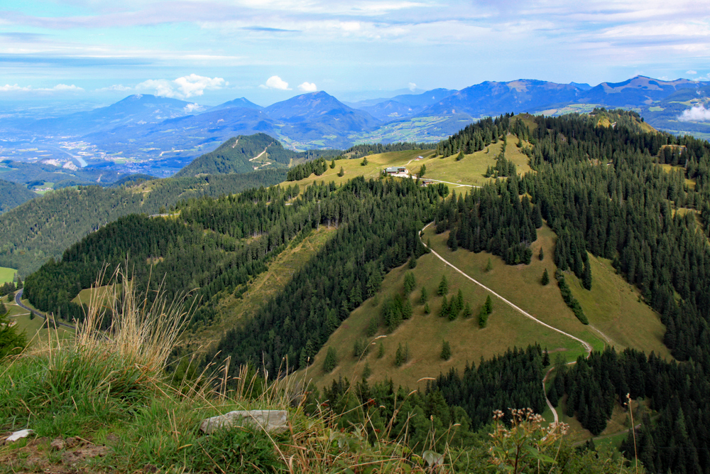 Blick vom Purtschellerhaus auf Rossfeld-Panoramastraße