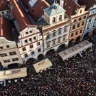 Blick vom Rathaus auf den Vorplatz der astronomischen Uhr