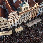 Blick vom Rathaus auf den Vorplatz der astronomischen Uhr