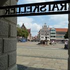 Blick vom Rathausgang auf den Marktplatz am 23.08.2013