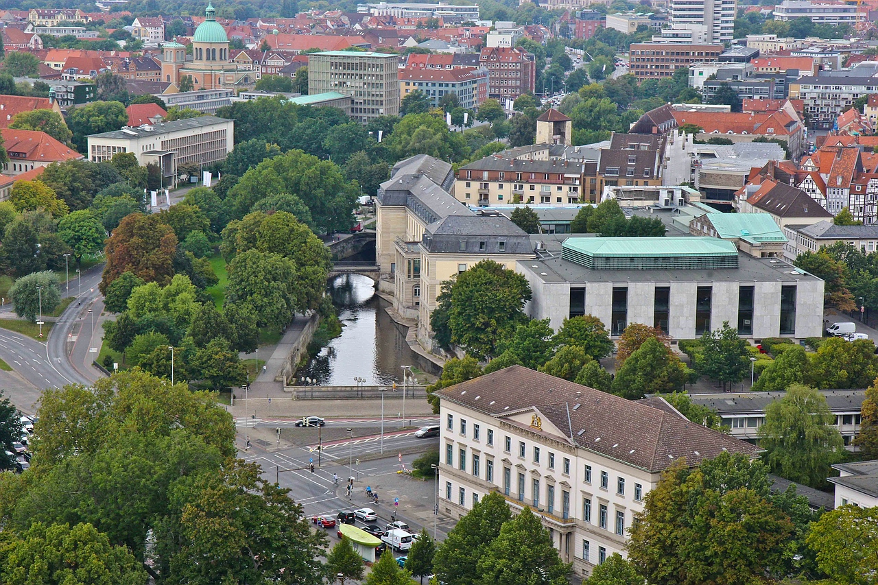 Blick vom Rathausturm zum Niedersächsischen Landtag