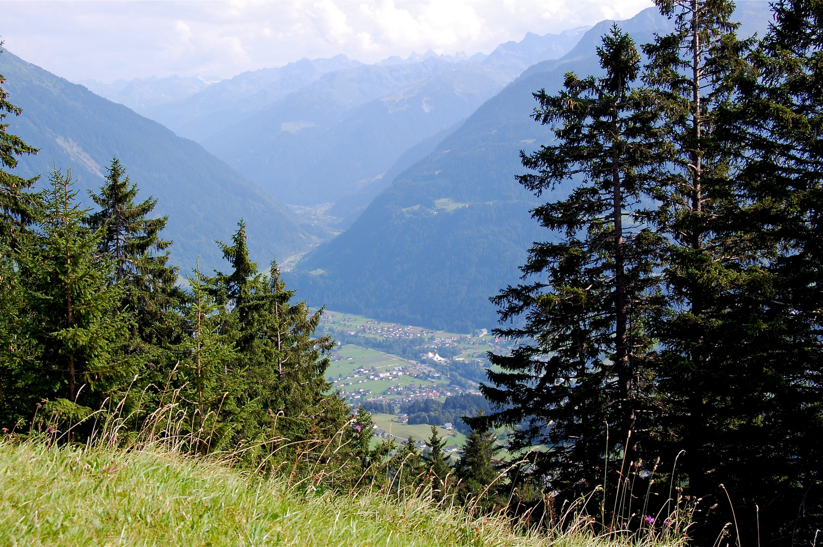 Blick vom Rellseck nach Schruns und ins hintere Montafon