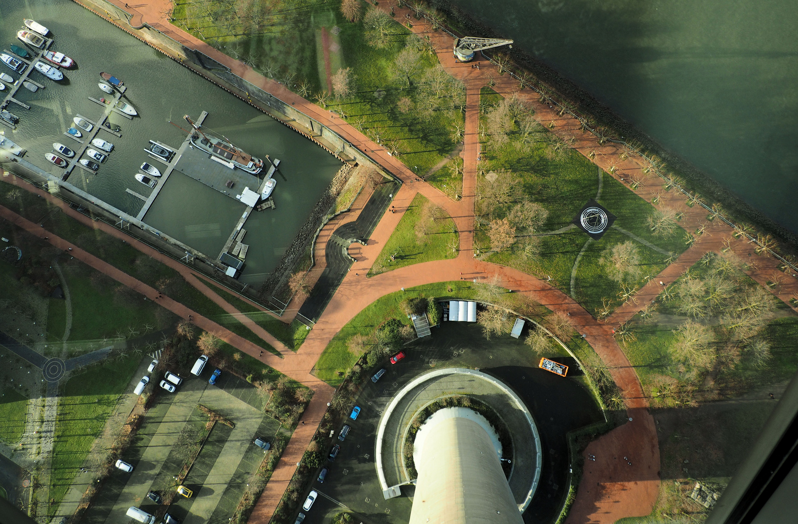 Blick vom Rheinturm Düsseldorf...