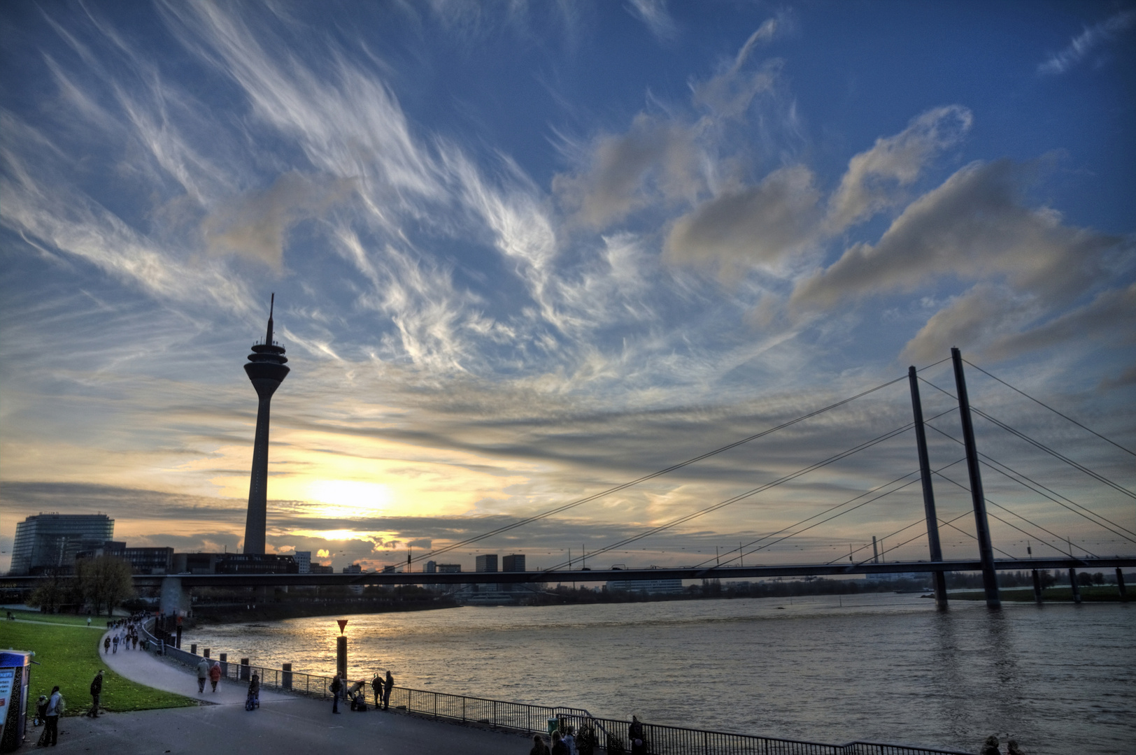 Blick vom Rheinufer Düsseldorf
