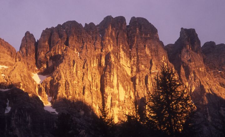 Blick vom Rifugio Vandelli nach Osten Richtung Croda d. Fogo (2.567m)und Cime di Valbona (2.899m)