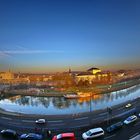 Blick vom Saarbrücker Schloß auf die Saar und das Theater eine Stunde vor dem Sonnenuntergang