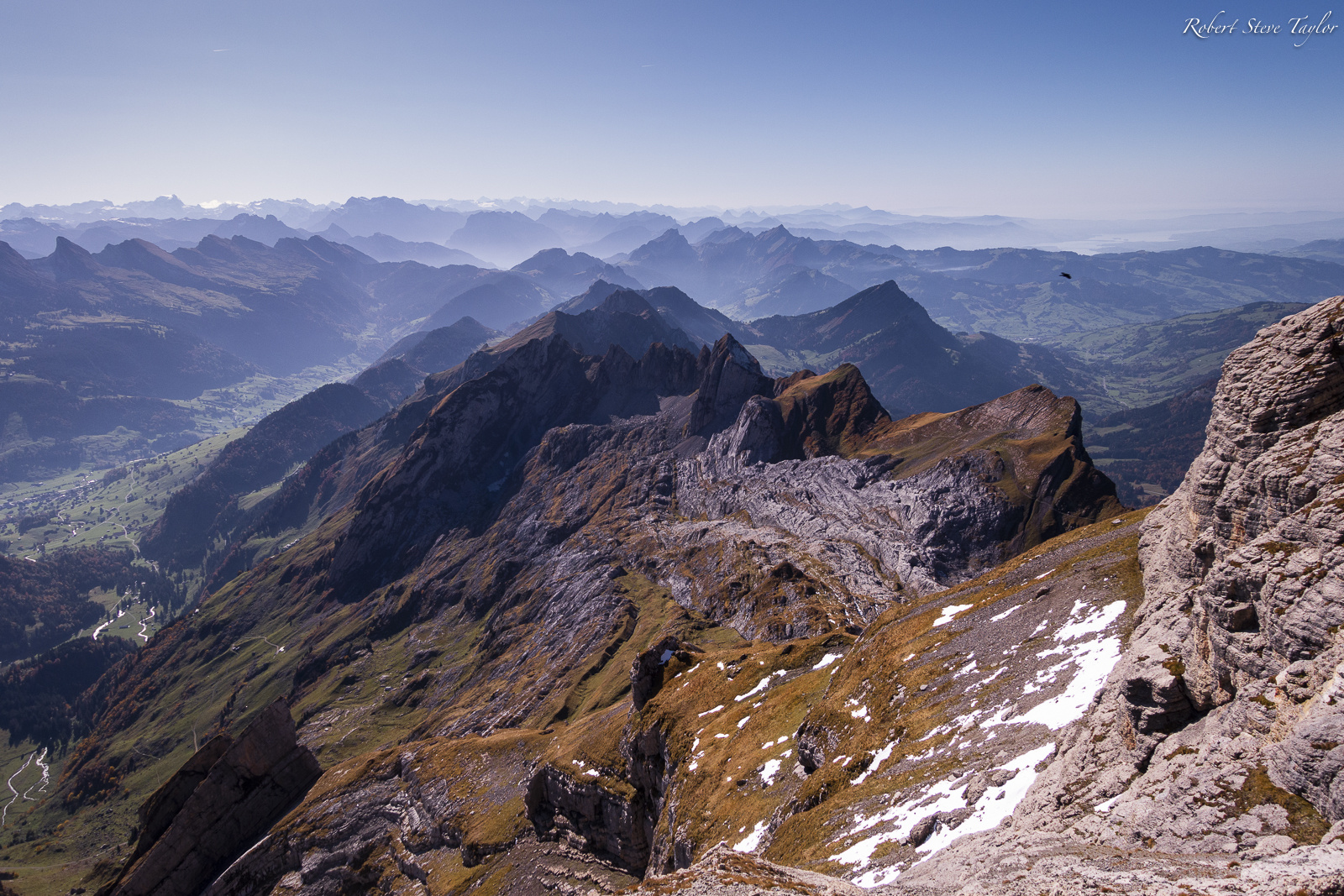 Blick vom Säntis (Schweiz) auf die Berner Alpen