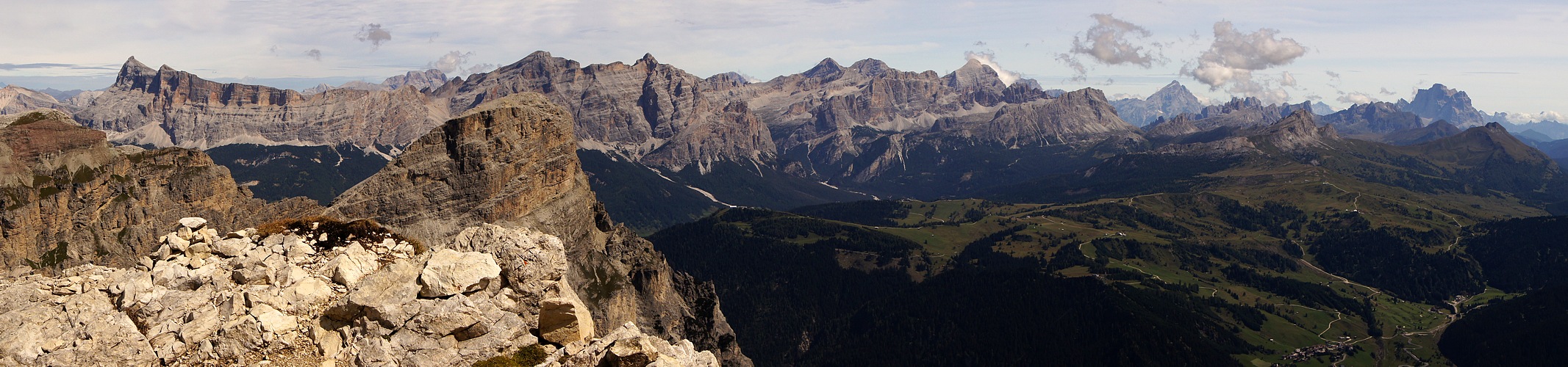 Blick vom Sas Ciampac (2672m üNN) in Richtung NNO - SO