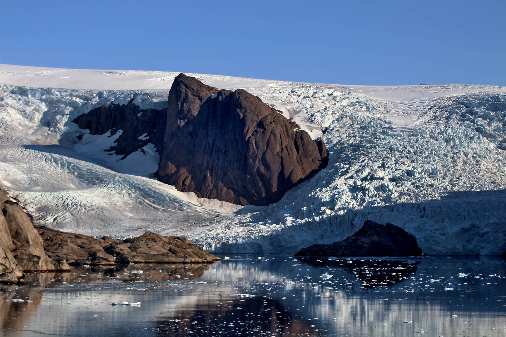 Blick vom Schiff auf den Gletscher (Christian-Sund)