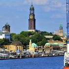 Blick vom Schiff auf Hamburg