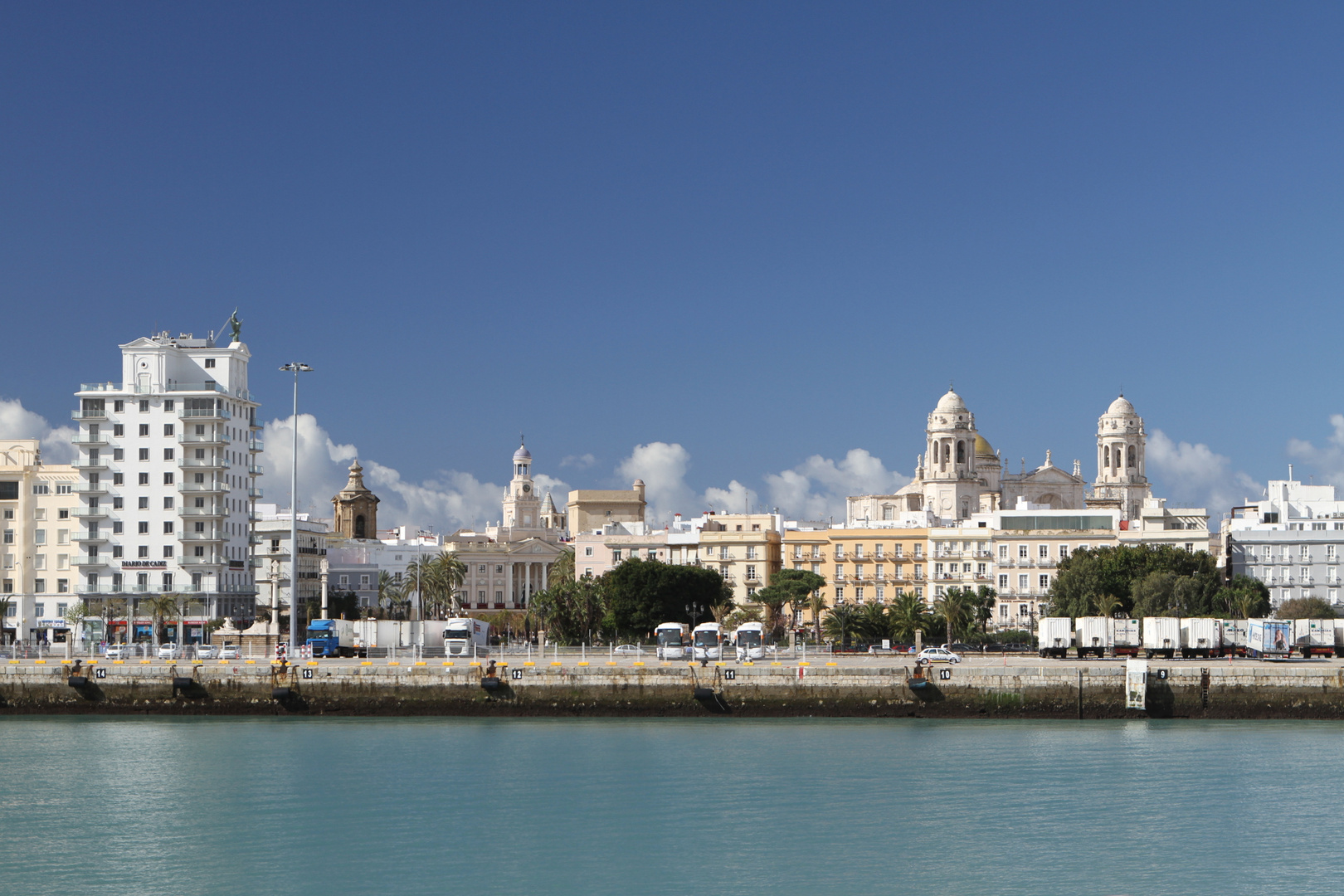 Blick vom Schiff , auf Lissabon , Hafeneinfahrt