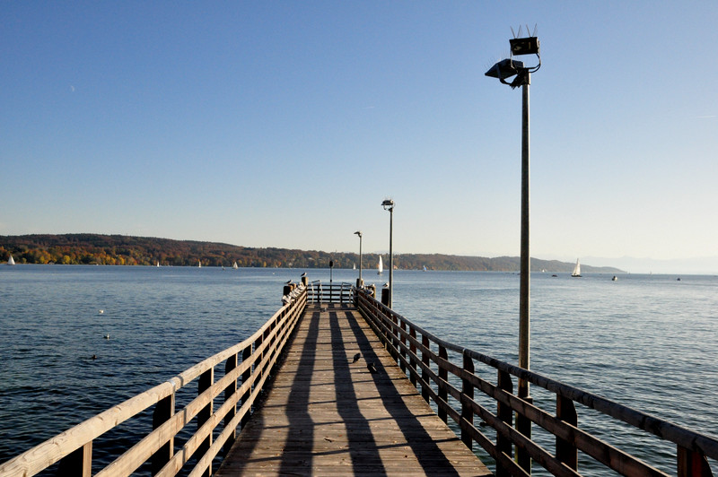 Blick vom Schiffanleger zum See