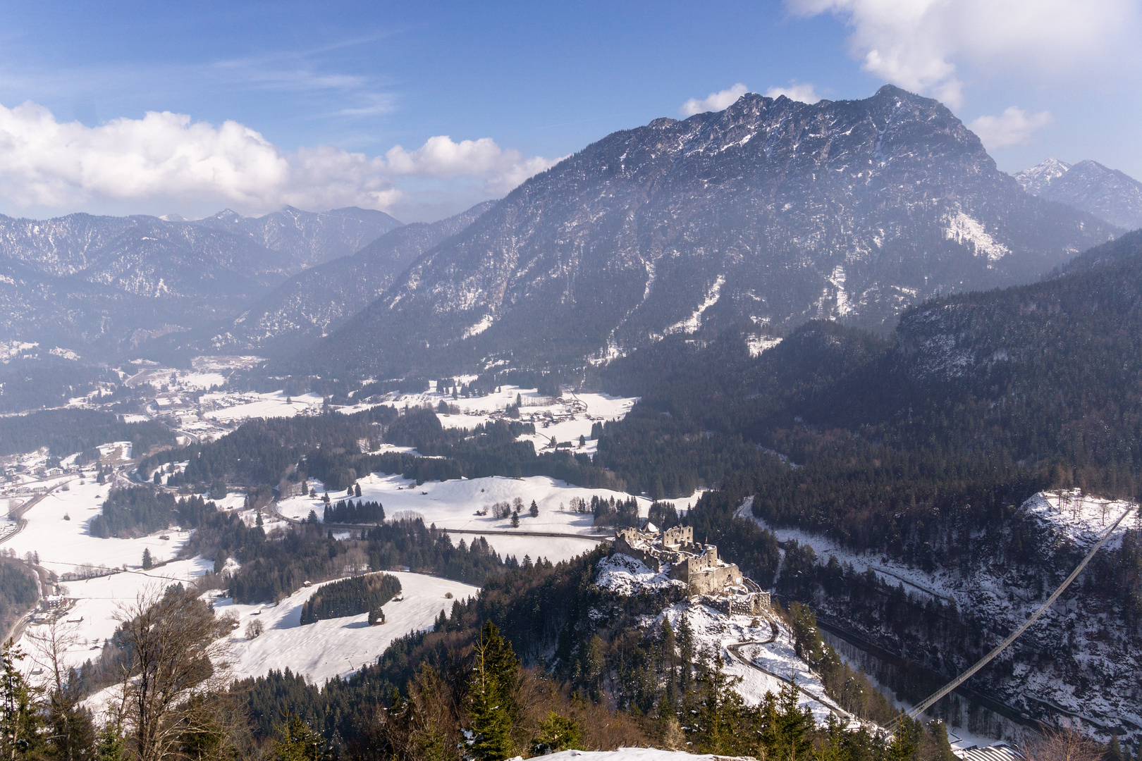 Blick vom Schloßberg in Tirol