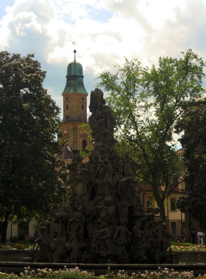 blick vom schlossgarten auf die hugenottenkirche