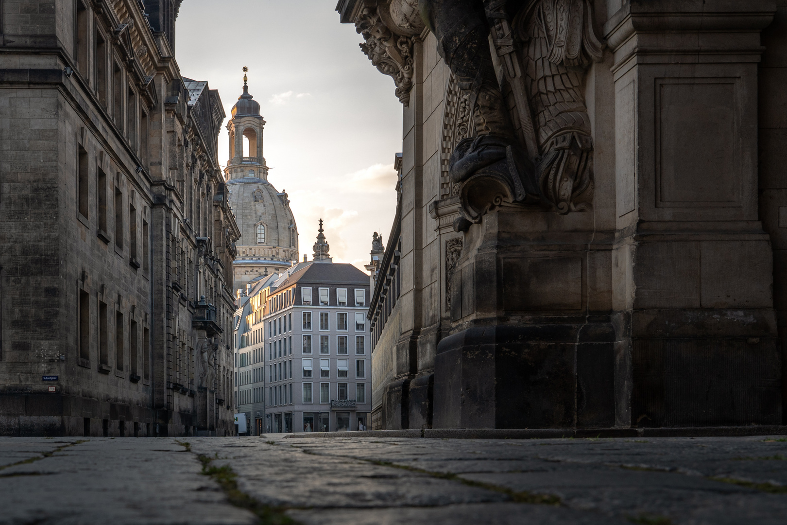 Blick vom Schlossplatz auf Fürstenzug und Frauenkirche