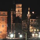 Blick vom Schlossplatz zur Stiftskirche bei Nacht