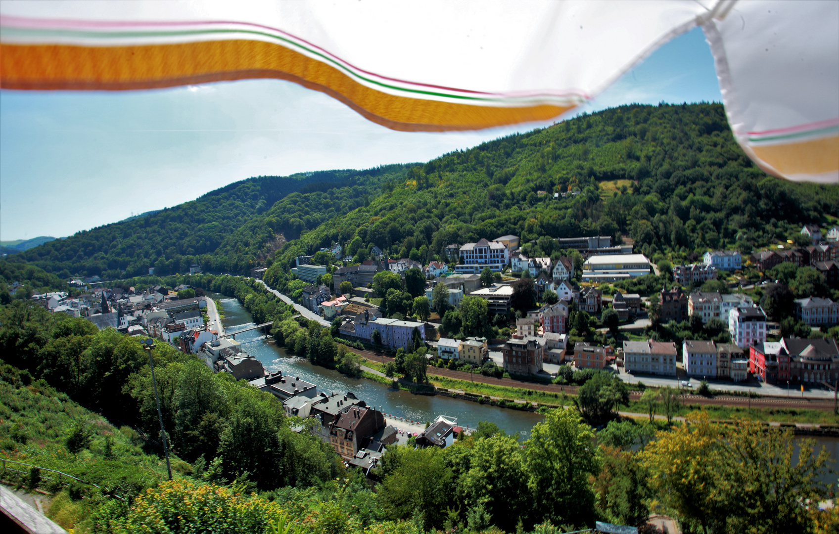 Blick vom schönen Burgcafe auf Altena und die Lenne