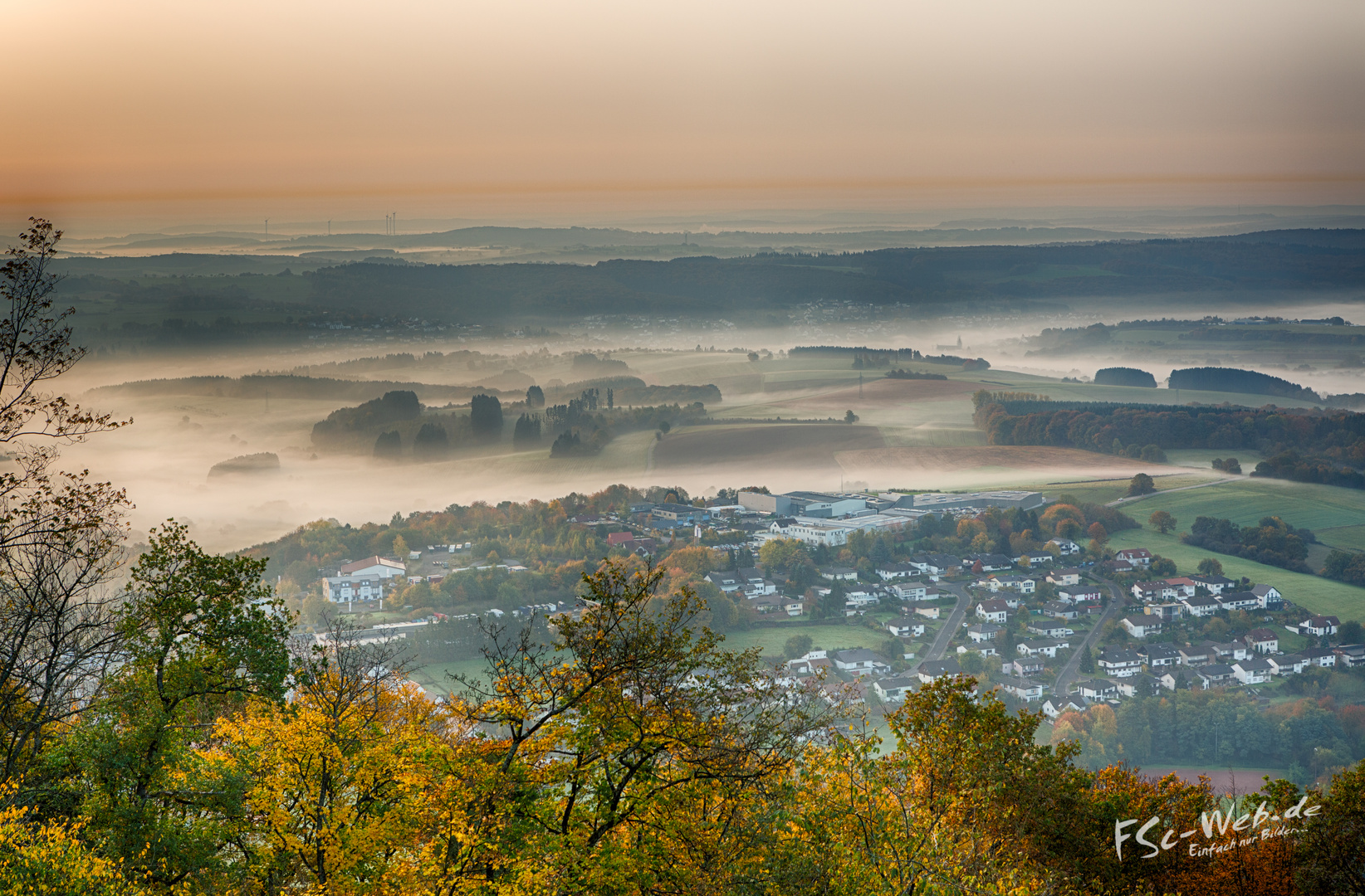 Blick vom Skywalk am Schaumberg an einem Herbstmorgen