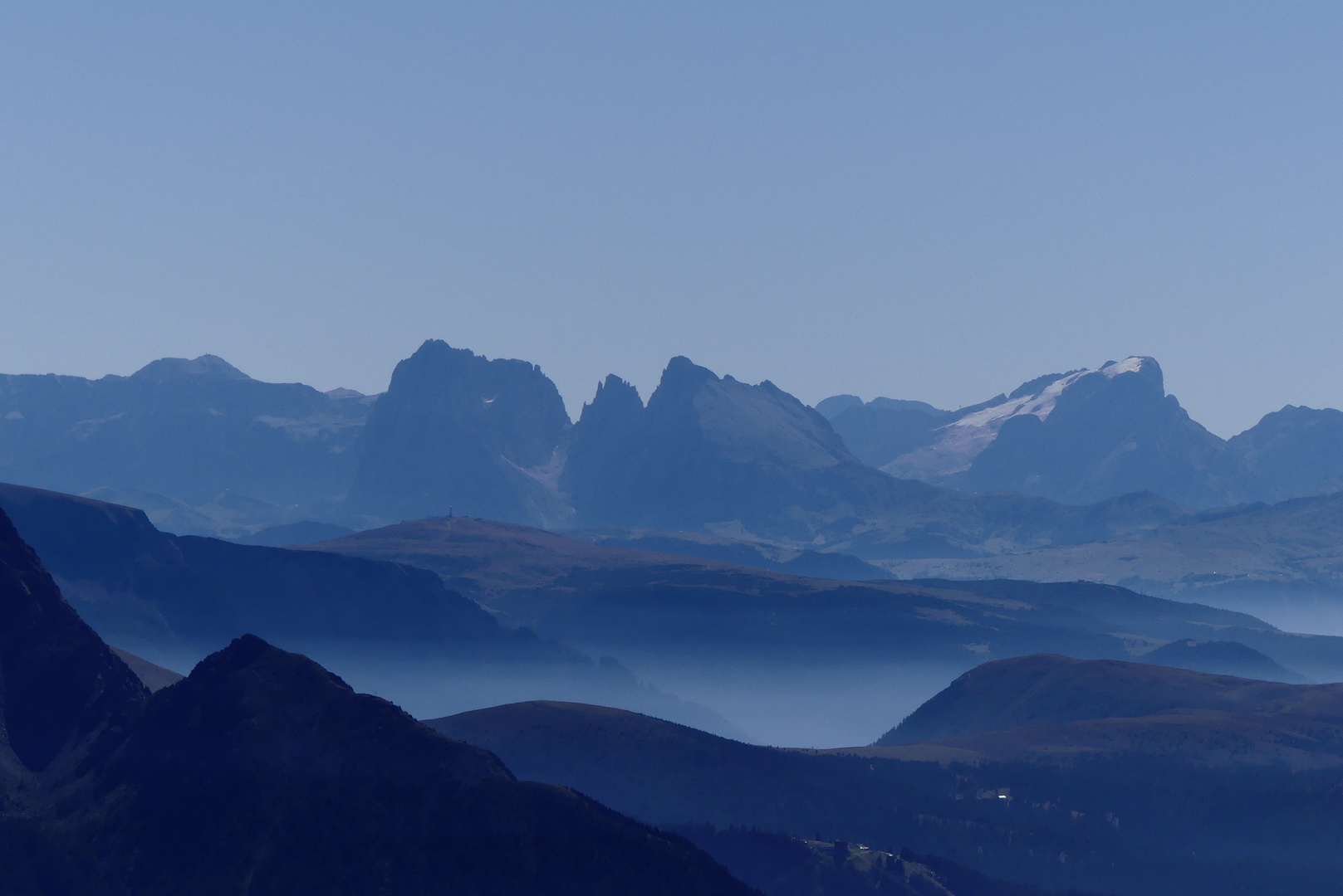 Blick vom Spronser Joch zu den Dolomiten