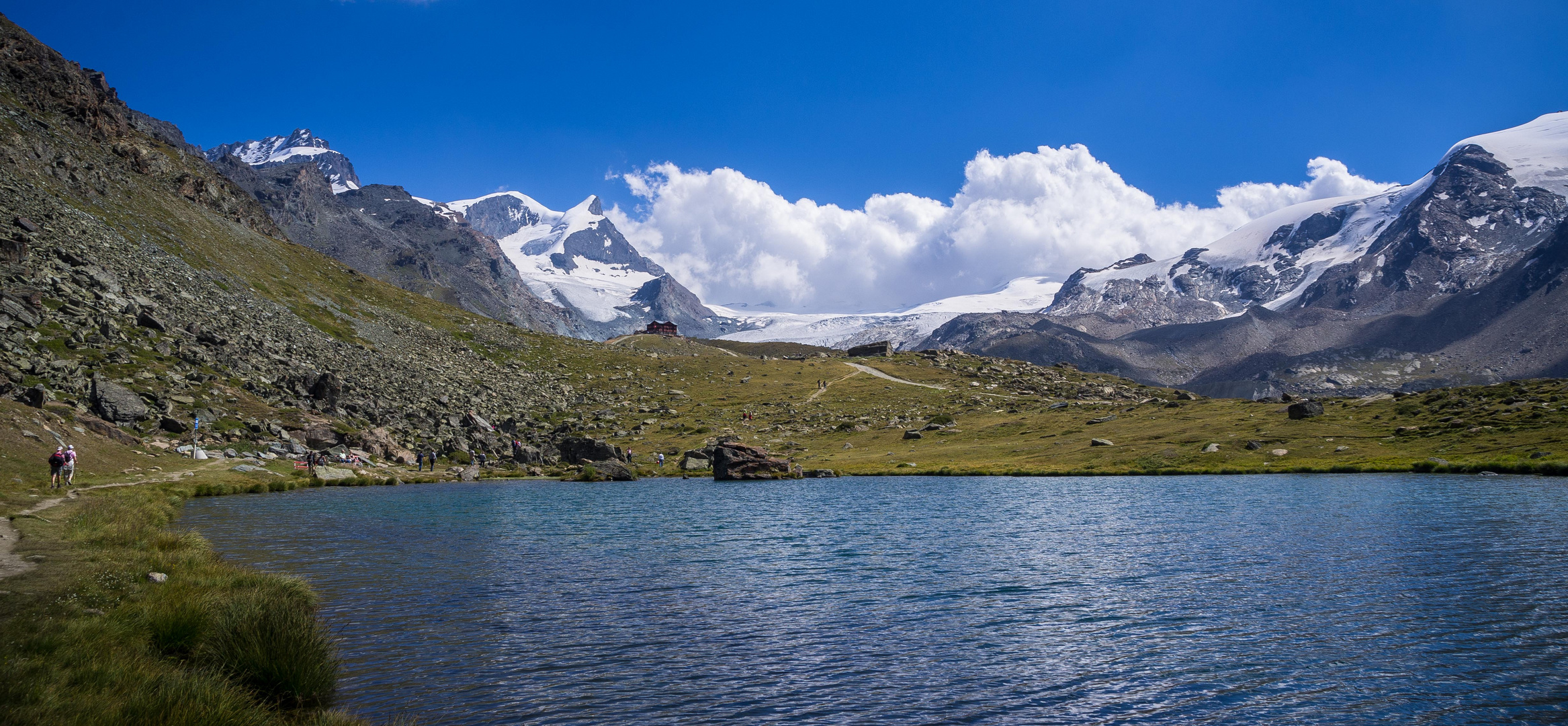 Blick vom Stellisee zur Fluhalp