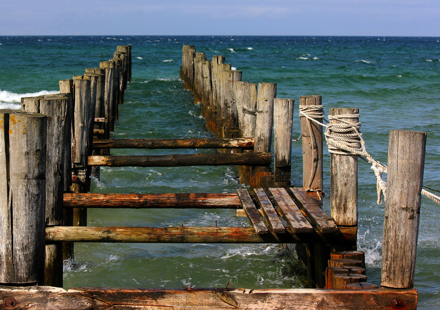 Blick vom Strand auf den Steg bei Zingst