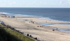 Blick vom Strandübergang "Himmelsleiter" in Westerland auf die See.