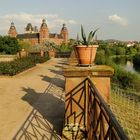 Blick vom südländischen Schloßgarten auf das Renaissanceschloß von Aschaffenburg