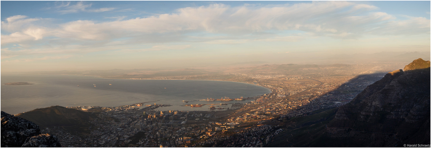 Blick vom Tafelberg auf Kapstadt