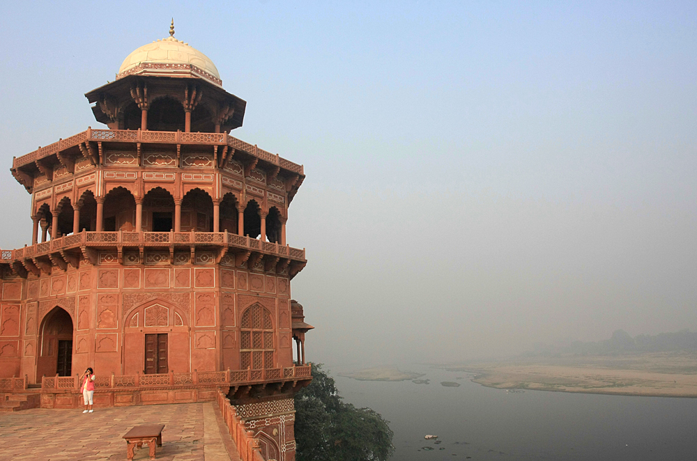 BLICK VOM TAJ MAHAL AUF DEN YAMUNAFLUSS