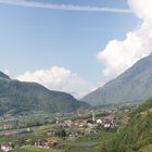 Blick vom Tapeinerweg über Algund ins Vinschgau