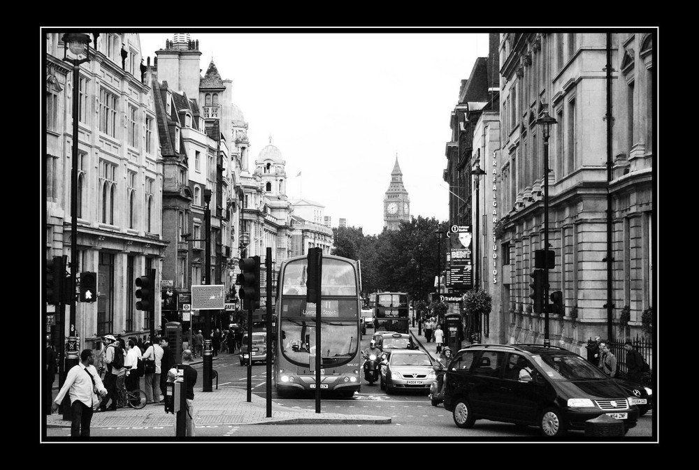 Blick vom Trafalgar Square auf Big Ben