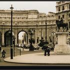 Blick vom Trafalgar Square durch den Admiralty Arch in The Mall