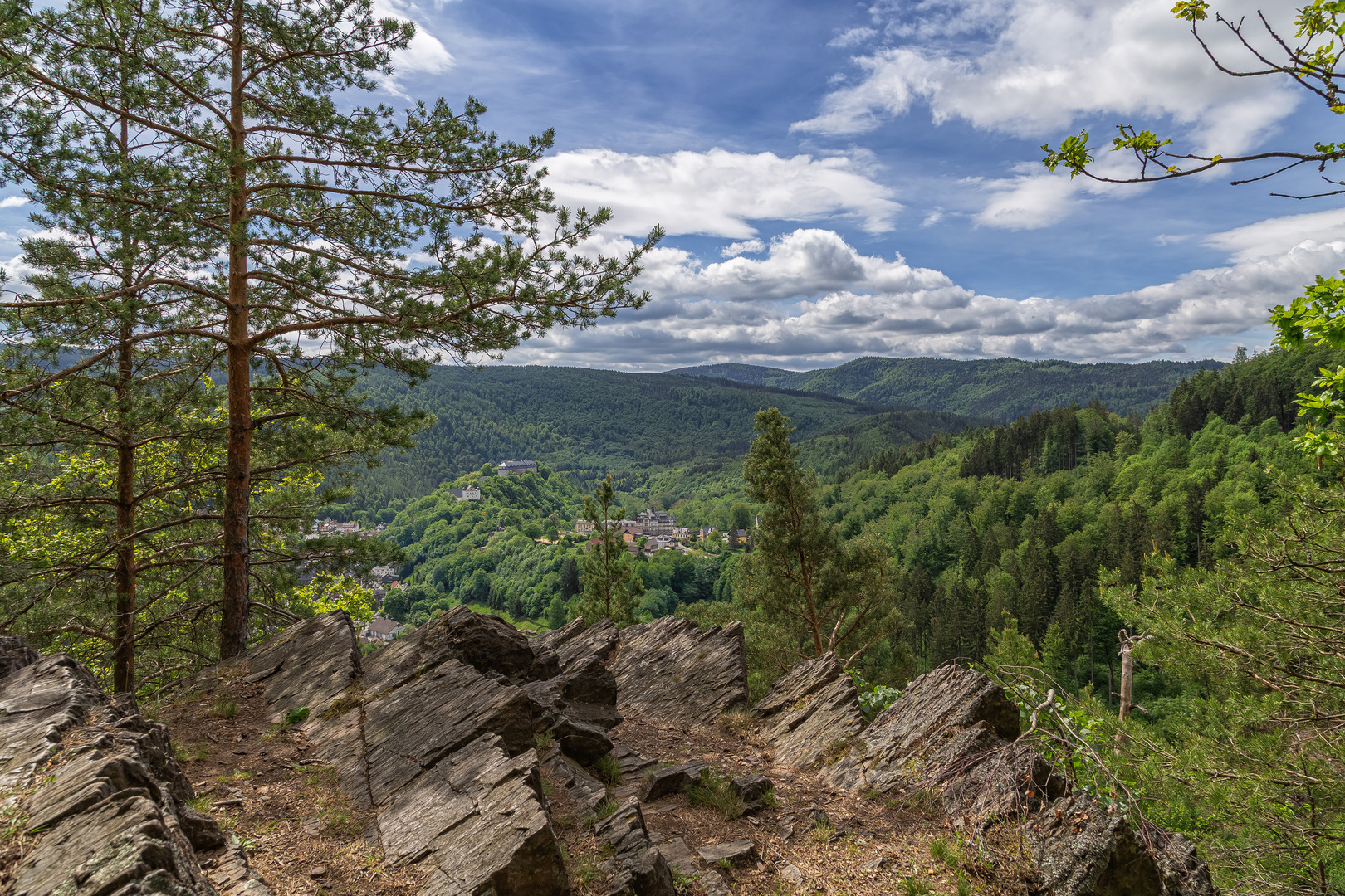 Blick vom Trippstein zur Schwarzburg