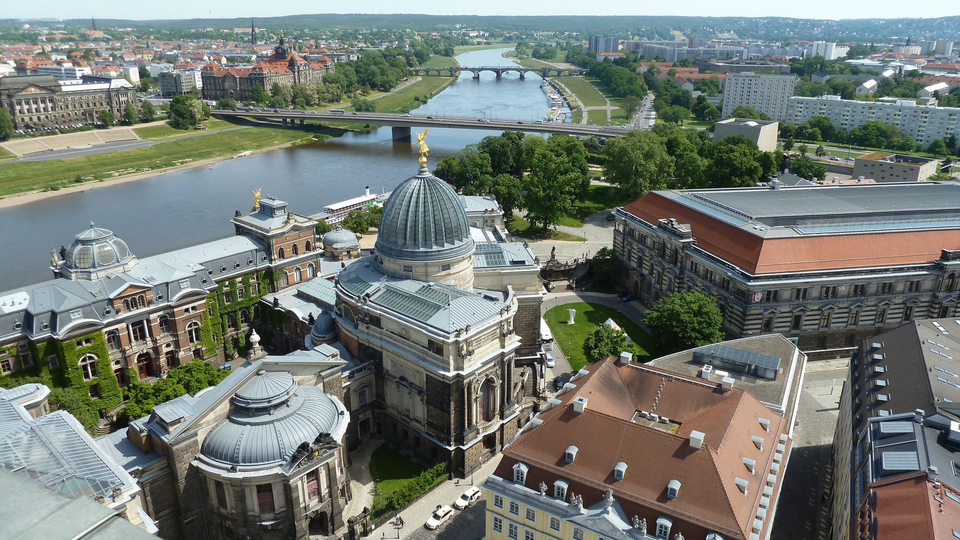 Blick vom Turm der Frauenkirche in Dresden