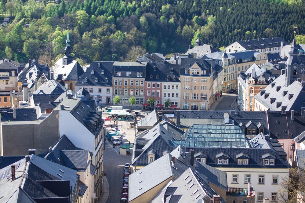 Blick vom Turm von St. Annen über die Dächer der Annaberger Altstadt Richtung Markt