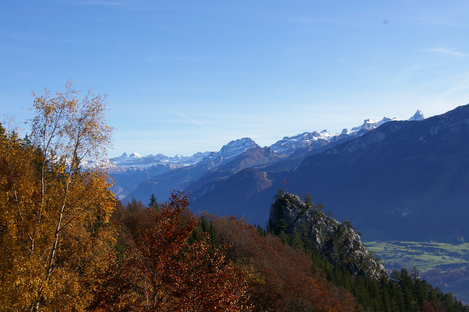 Blick vom Umiberg auf Stockflue und ins Muotathal