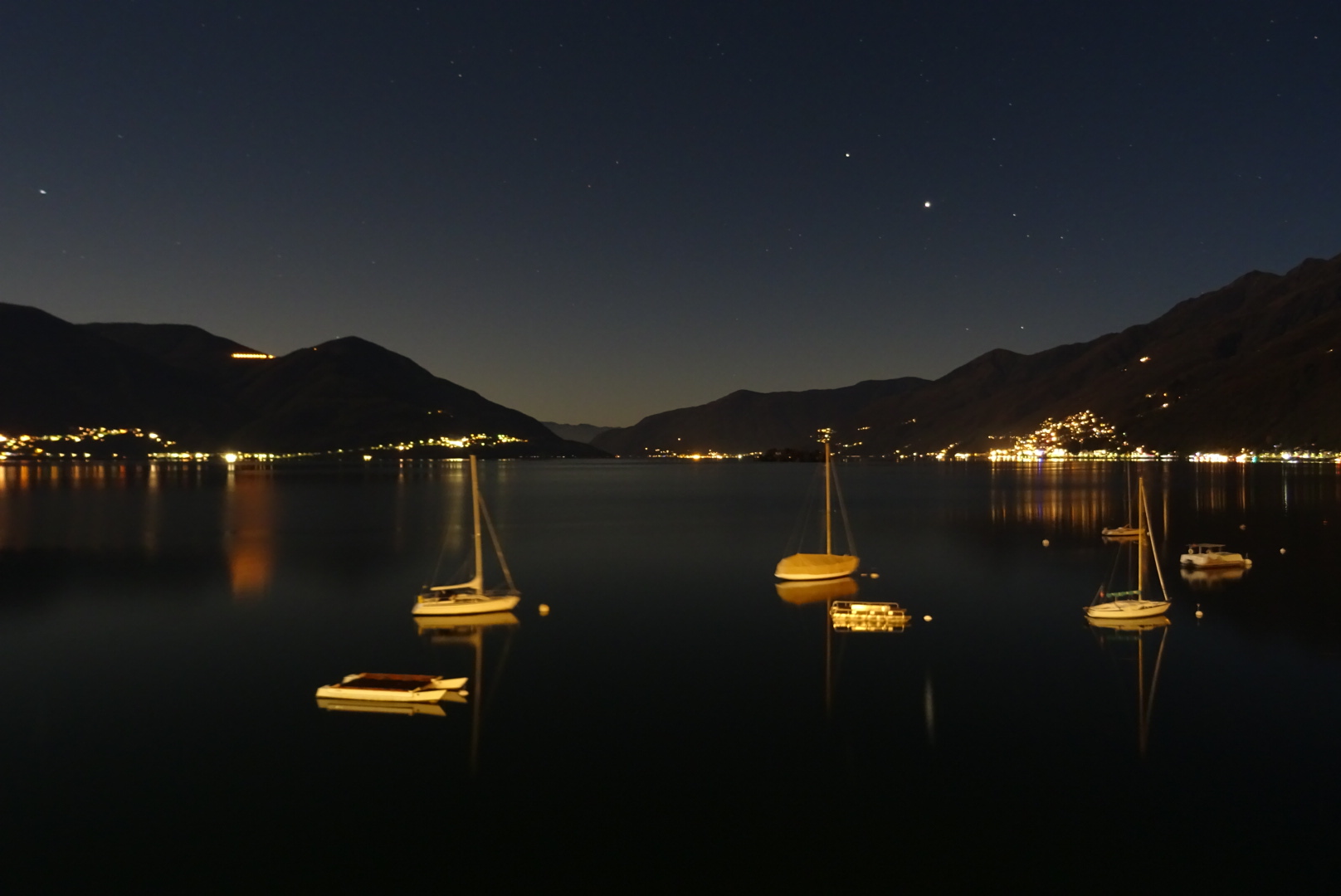 Blick vom VBG-Hotel in Moscia bei Nacht