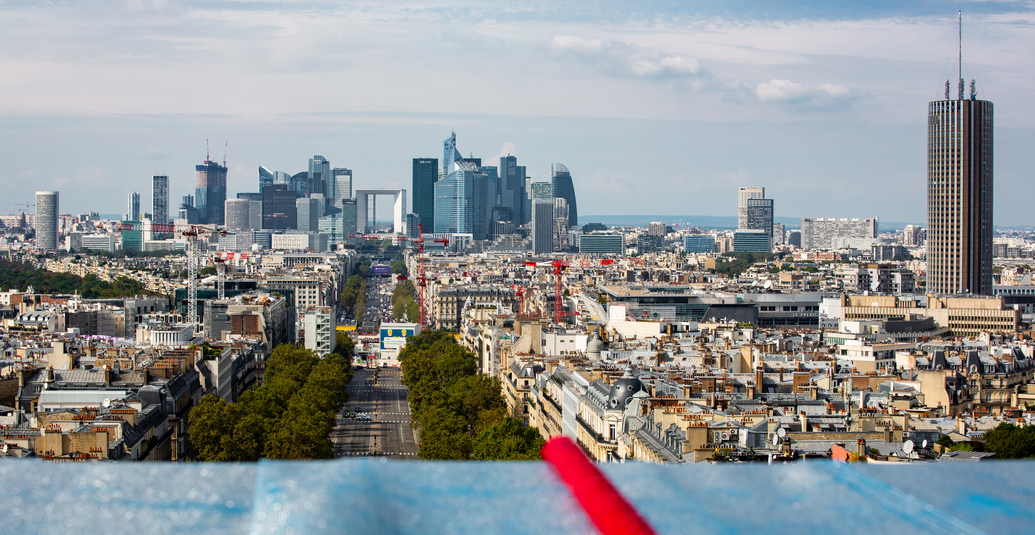 Blick vom verhüllten Triumpfbogen auf La Défense