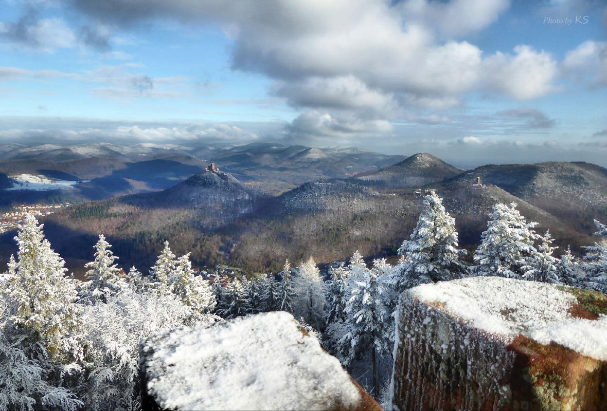 Blick vom verschneiten Rehbergturm 