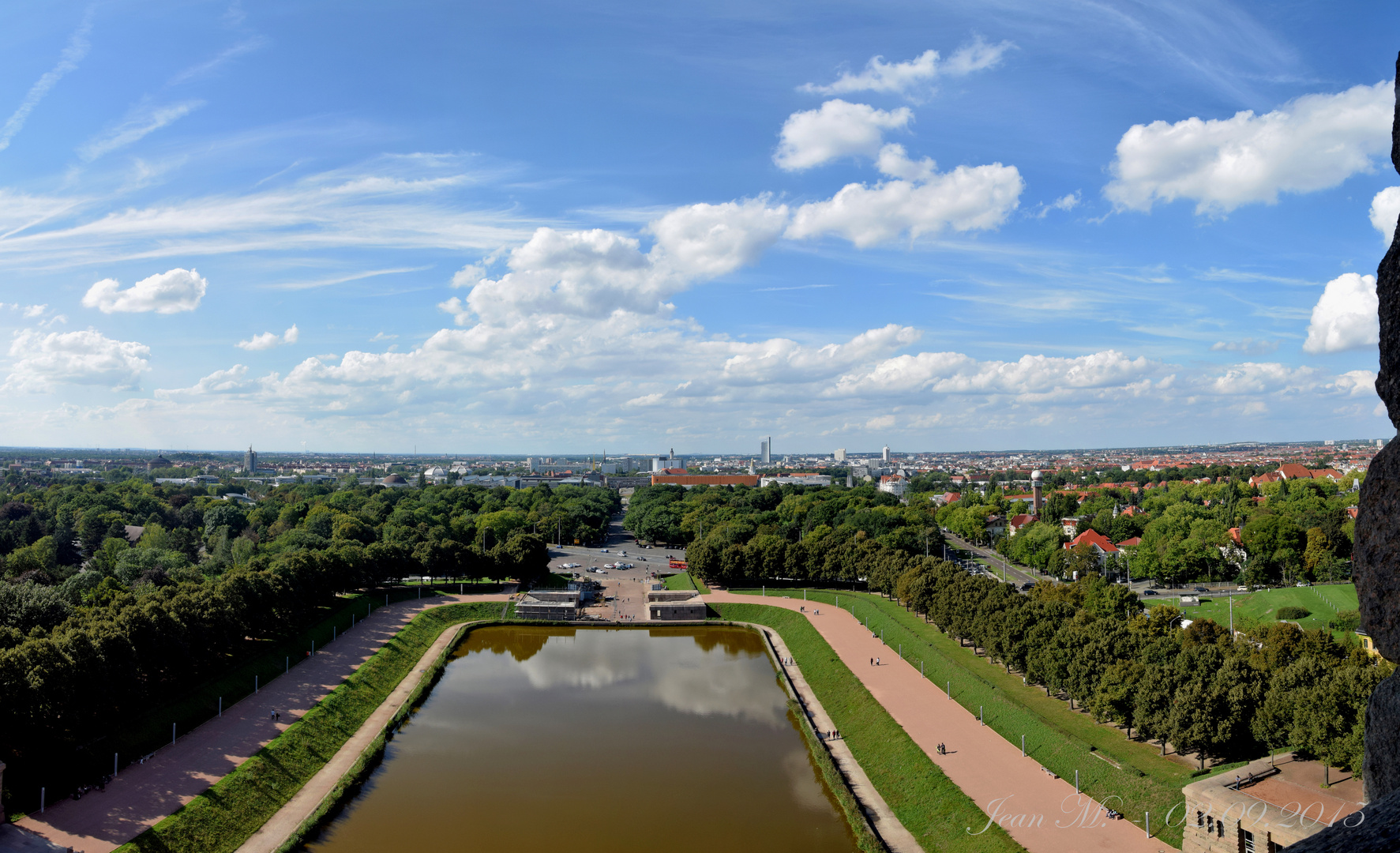 Blick vom Völkerschlachtdenkmal auf Leipzig