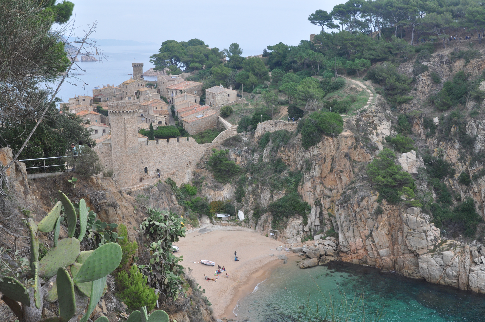 Blick vom Wanderweg auf Tossa de Mar