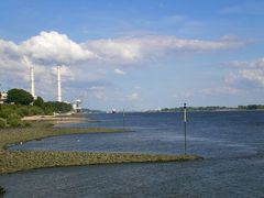 Blick vom Wedeler Anleger Richtung Hamburg