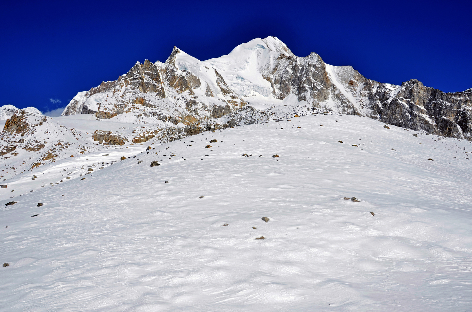 Blick vom Westgipfel des Larkya La nach Norden.